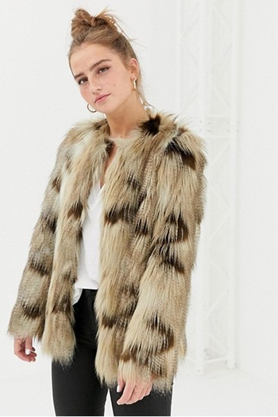 Tenues monochromes : 3 looks à shopper