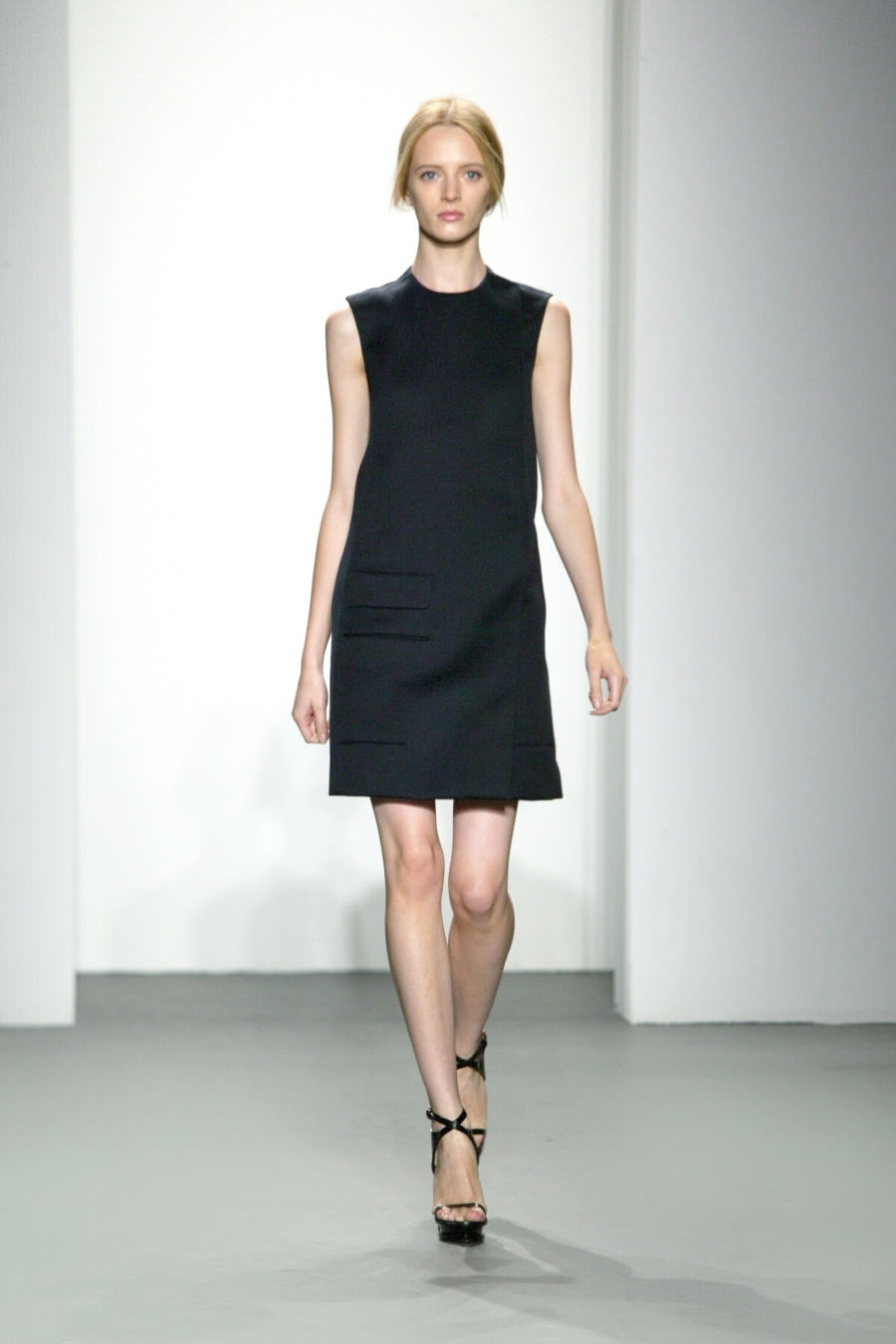 Comment porter la robe droite en 2020 ?