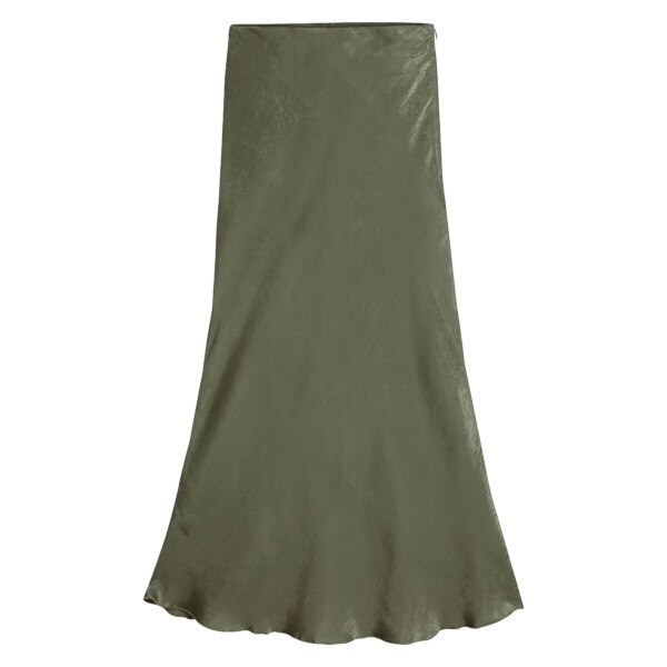 Kaki et rouge&nbsp;: comment porter un v&ecirc;tement militaire avec une allure glamour