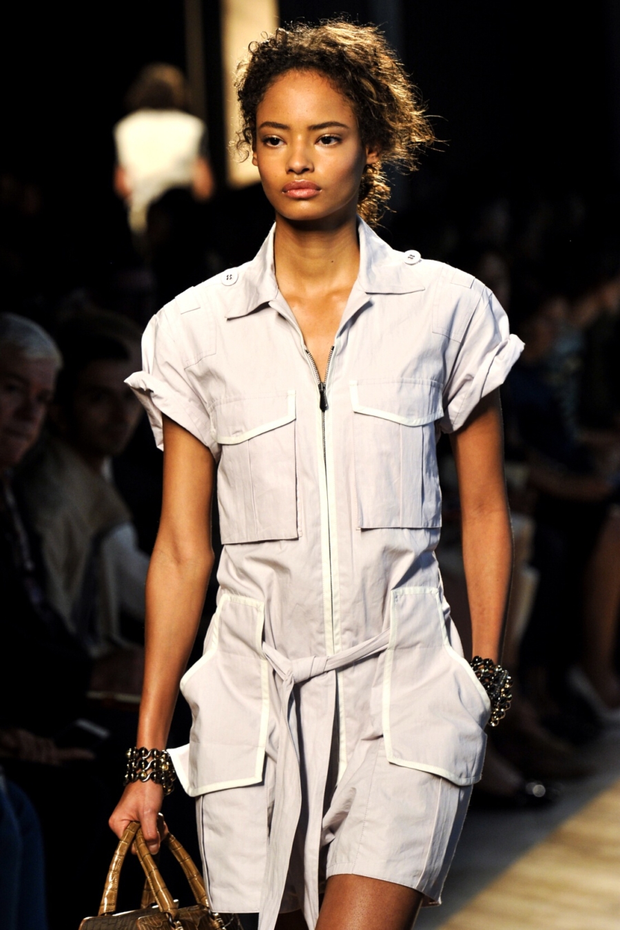 Porter la robe-chemise : une multitude de possibilités