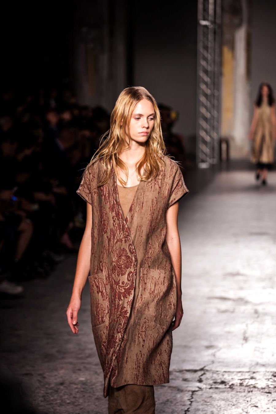 Porter la robe-chemise : une multitude de possibilités
