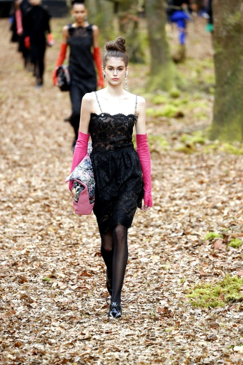 6 looks de d&eacute;fil&eacute;s inspirants de Kaia Gerber