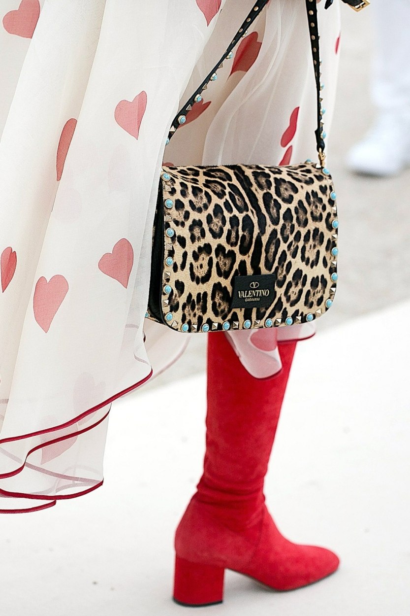 Comment rendre chic un style girly avec du l&eacute;opard