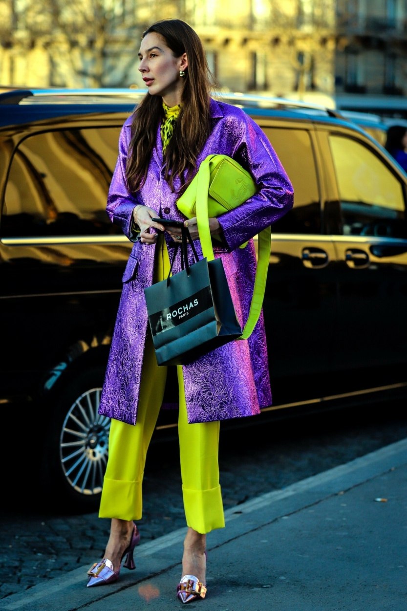 Tendance color block en mode : jaune et violet