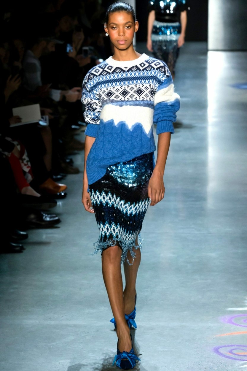 Comment porter un pull avec une jupe&nbsp;: 9 tenues