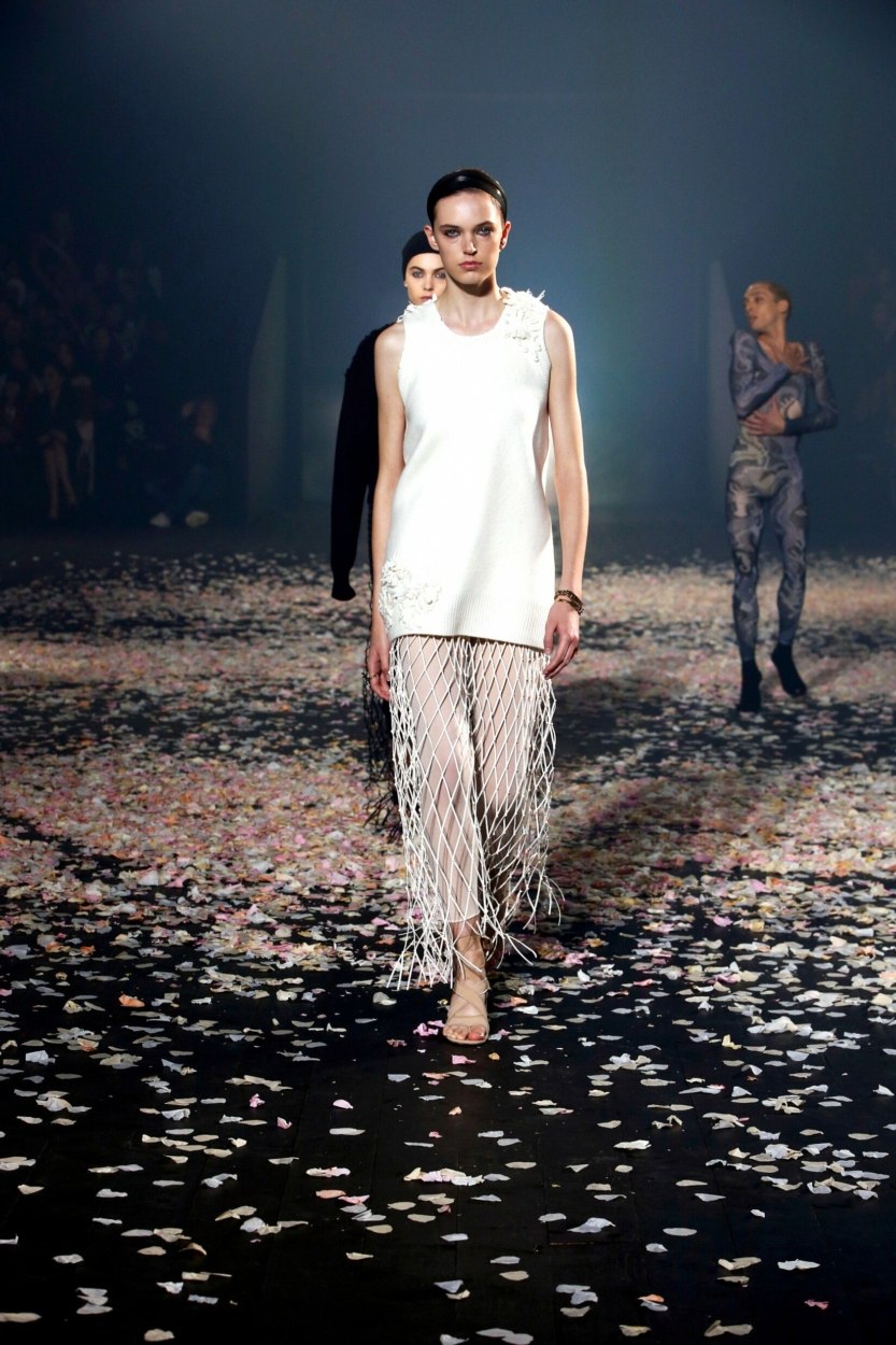 Comment porter un pull avec une jupe&nbsp;: 9 tenues