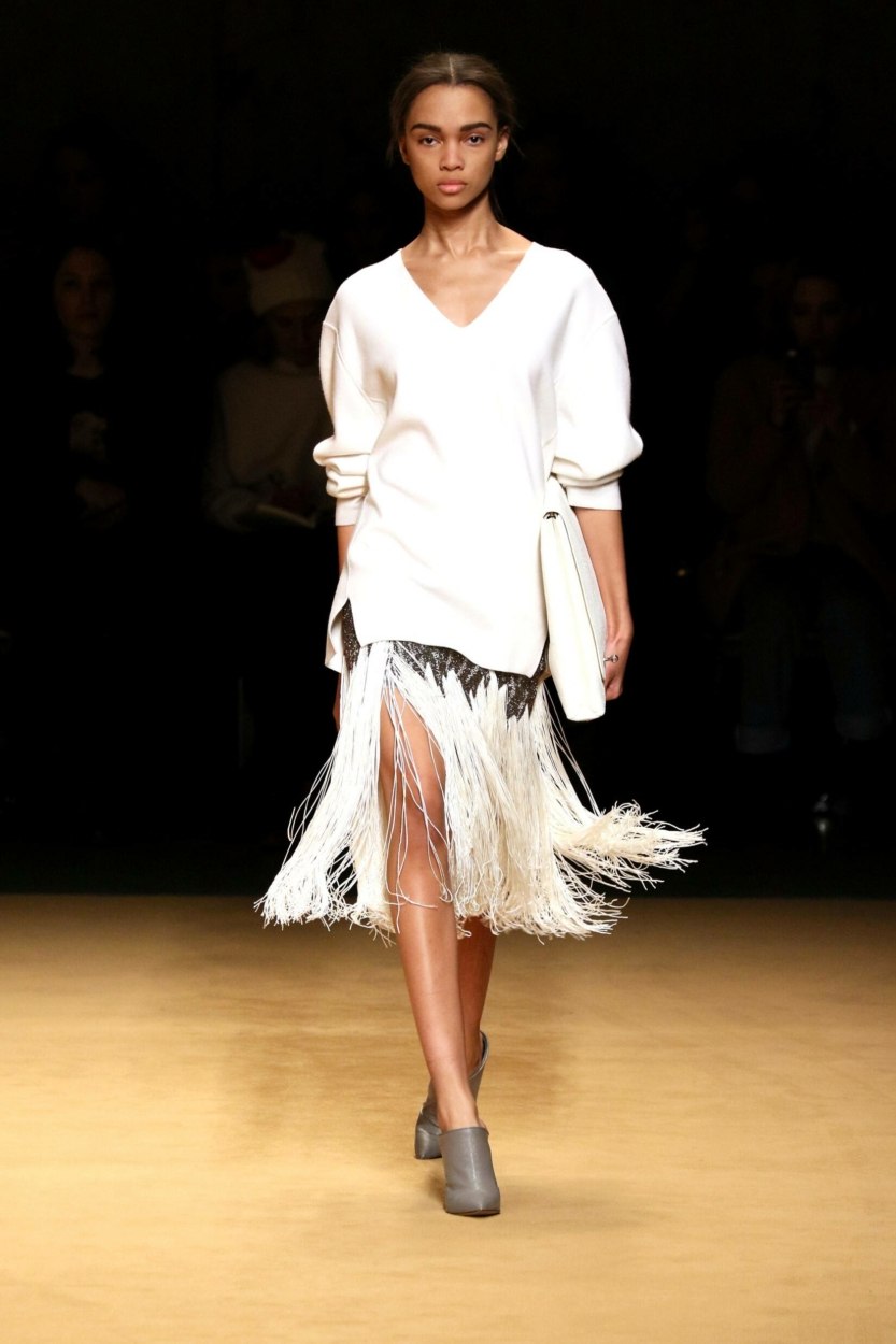 Comment porter un pull avec une jupe&nbsp;: 9 tenues