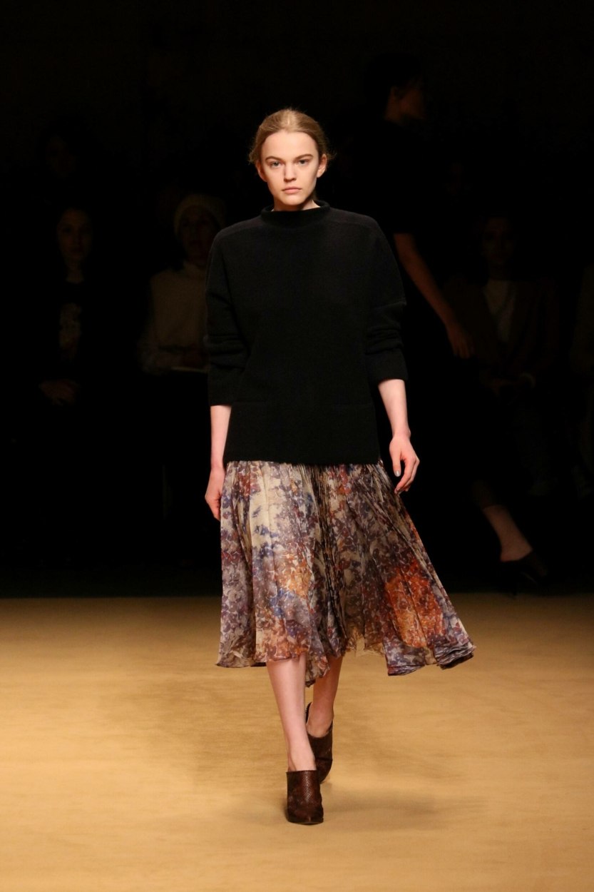 Comment porter un pull avec une jupe&nbsp;: 9 tenues