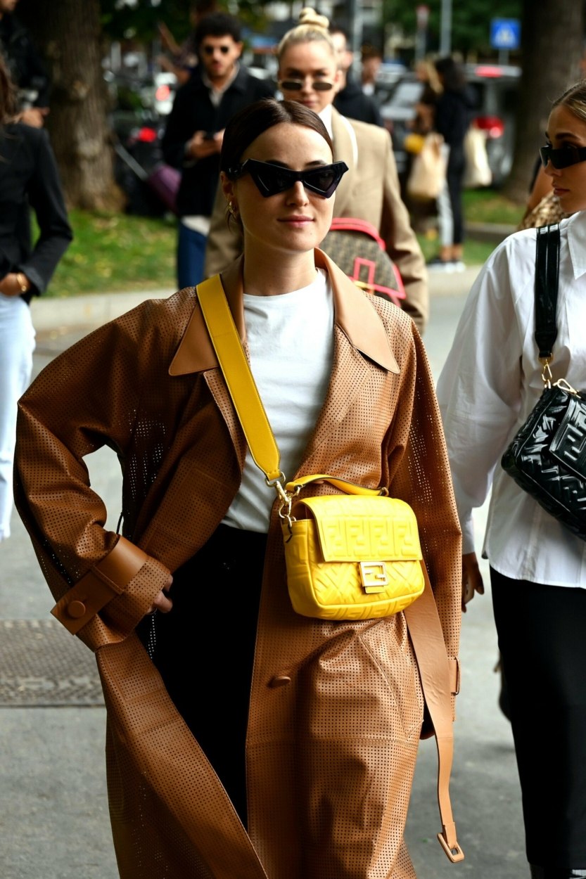 Porter le jaune avec du beige/camel/marron&nbsp;: 11 tenues