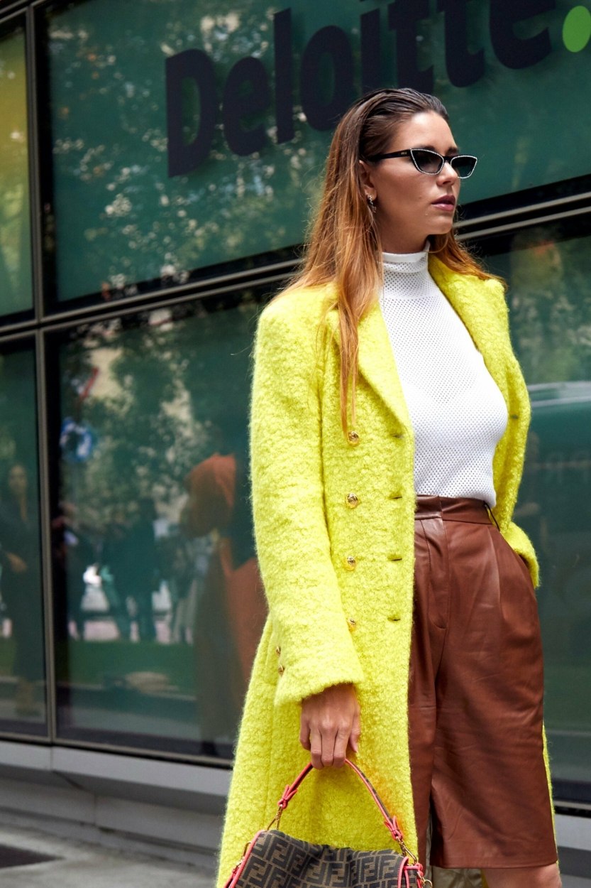 Porter le jaune avec du beige/camel/marron&nbsp;: 11 tenues