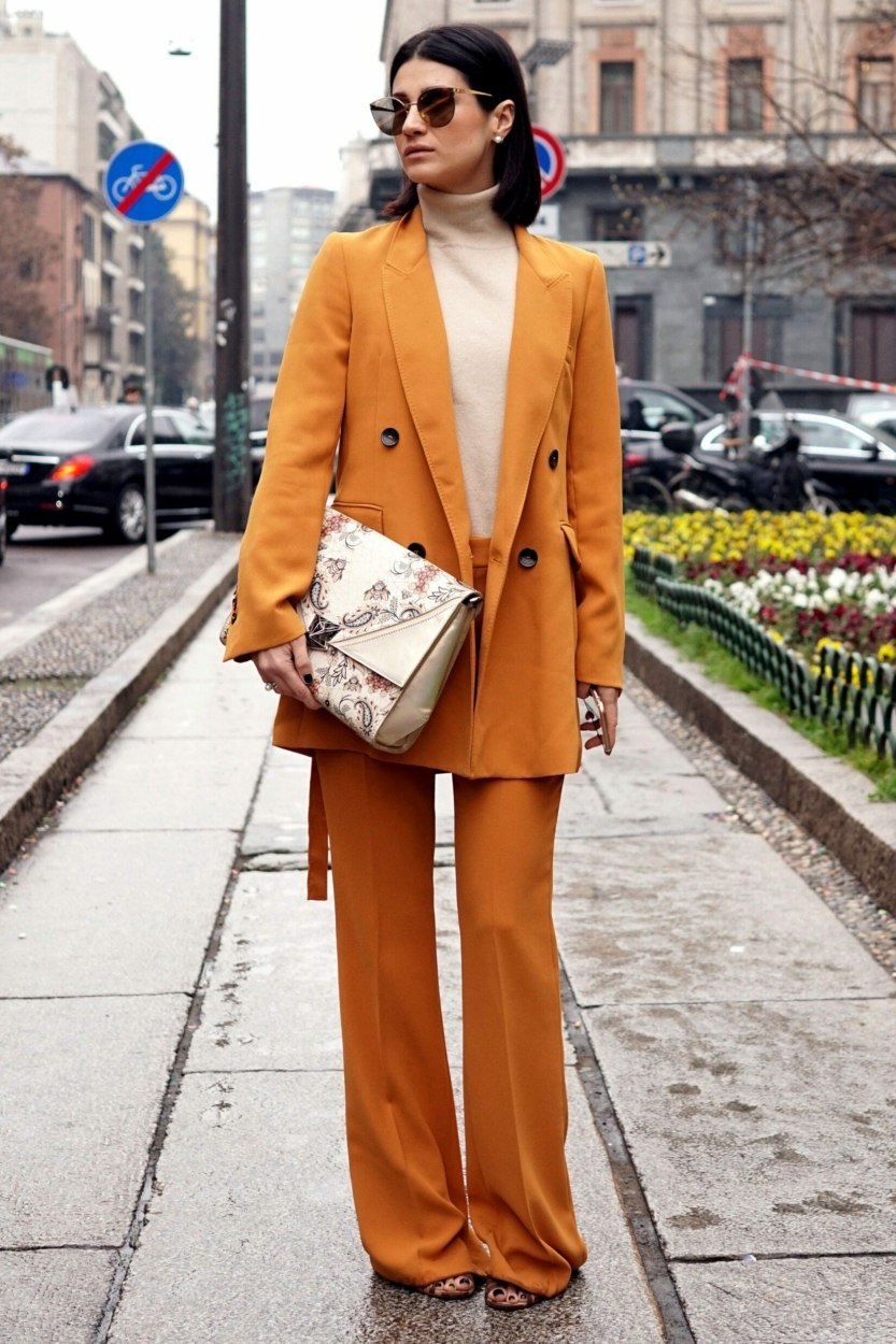 Porter le jaune avec du beige/camel/marron&nbsp;: 11 tenues