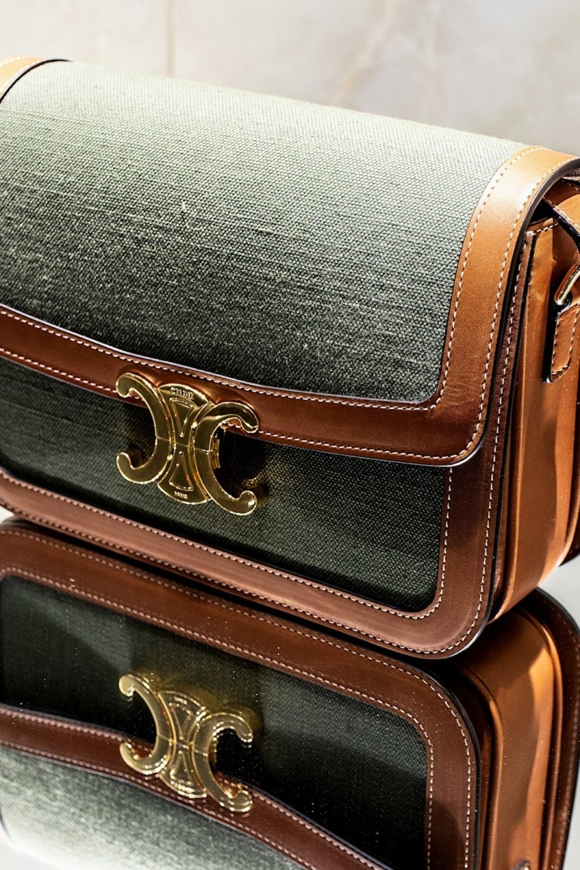 Sac bi-mati&egrave;re avec des finitions en cuir&nbsp;: la tendance mode