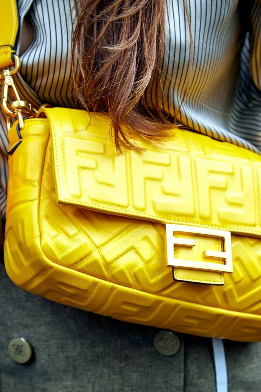 Sac &agrave; main jaune vif&nbsp;: 9 mod&egrave;les de luxe pour s&rsquo;inspirer