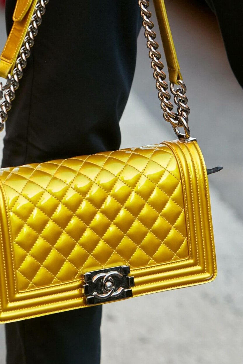 Sac &agrave; main jaune vif&nbsp;: 9 mod&egrave;les de luxe pour s&rsquo;inspirer
