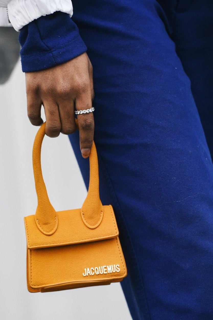 Sac &agrave; main jaune vif&nbsp;: 9 mod&egrave;les de luxe pour s&rsquo;inspirer