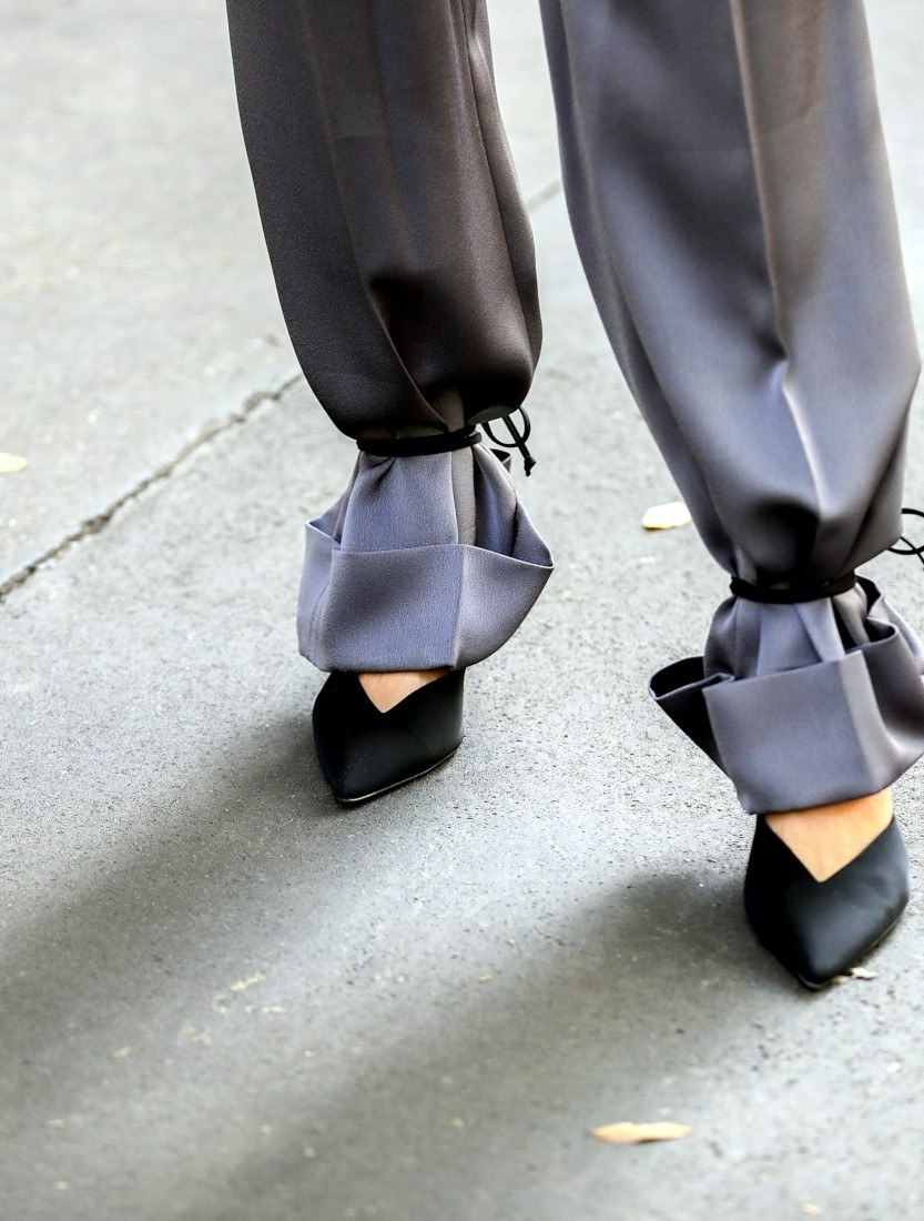 Lacets aux chevilles : pour se passer de l&rsquo;ourlet de pantalon