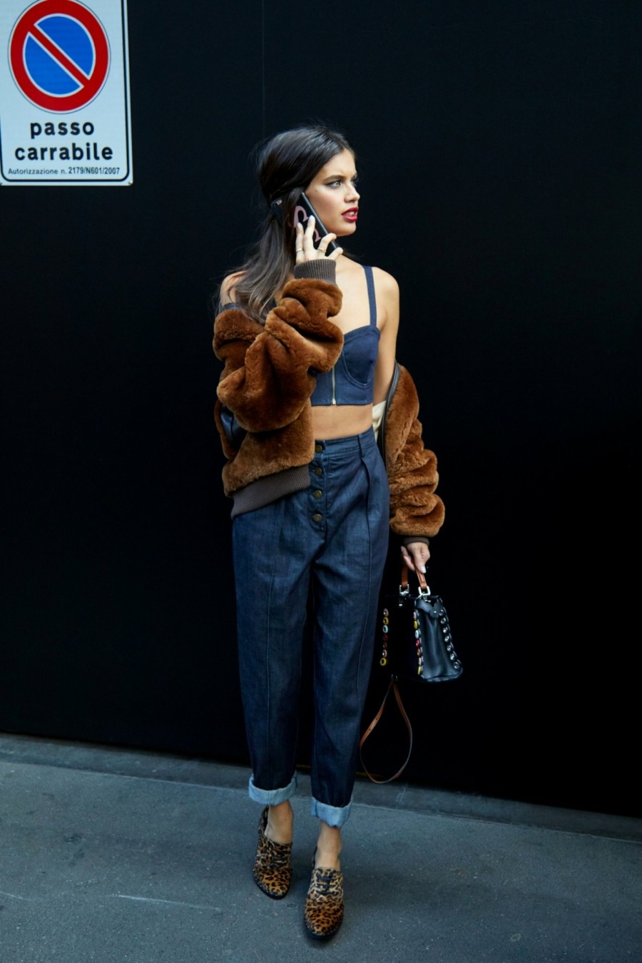 Street style à la Fashion Week de Milan Printemps/Été 2017 © AndreaA./Depositphotos