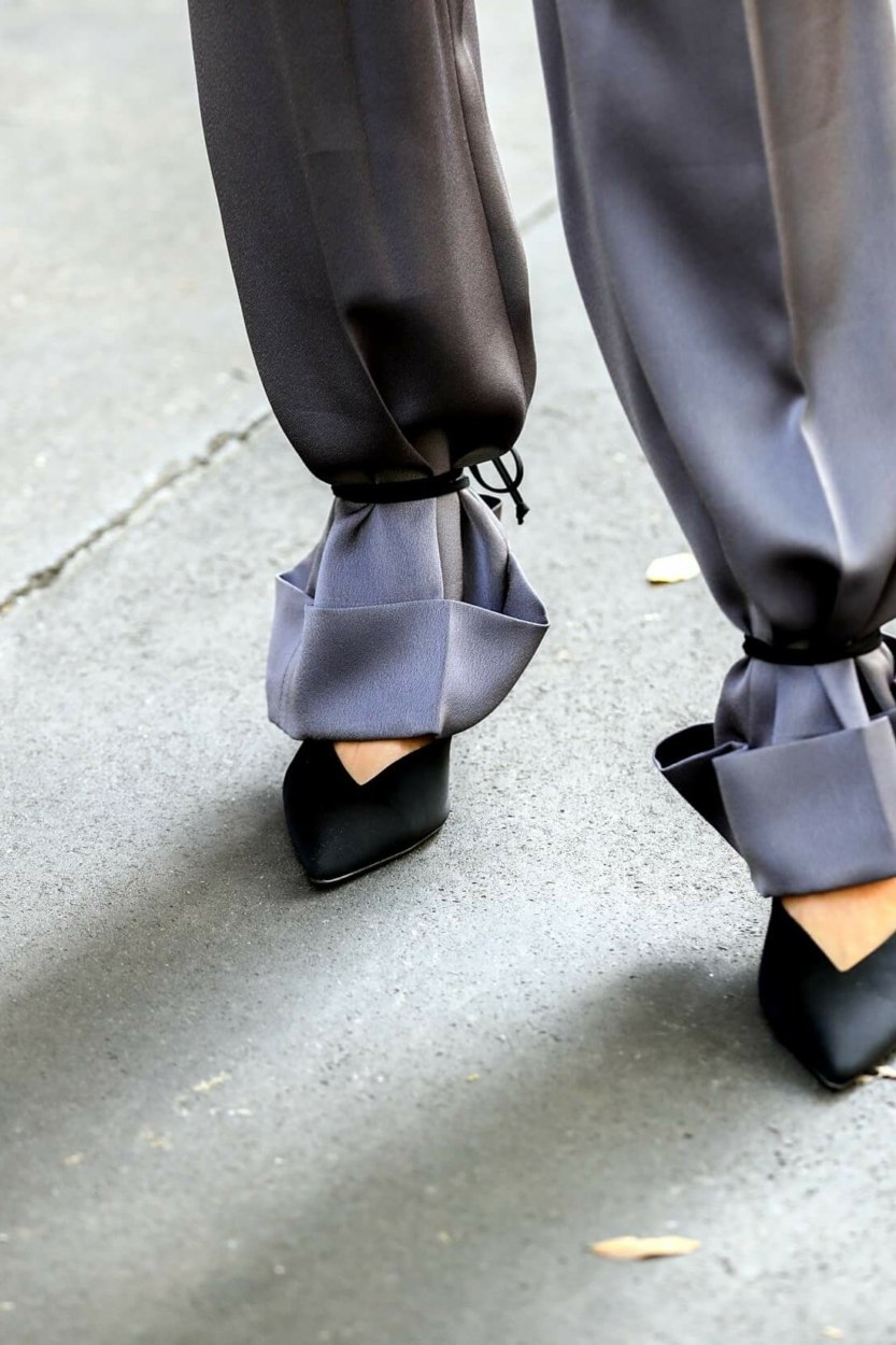 Lacets &agrave; la chevilles : pour se passer de l&rsquo;ourlet de pantalon ?