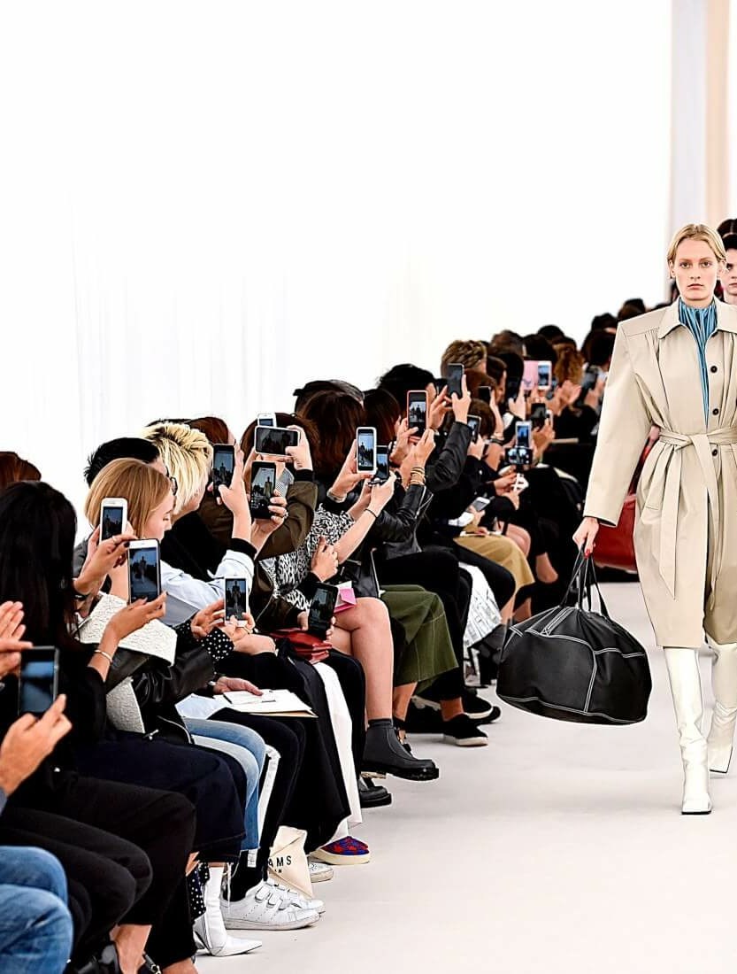 Défilé Balenciaga Automne/Hiver 2017 © fashionstock/Depositphotos