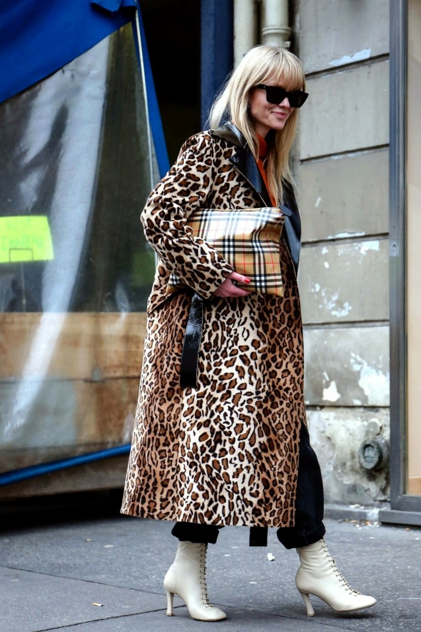 Manteau l&eacute;opard : comment le porter sans faire vulgaire