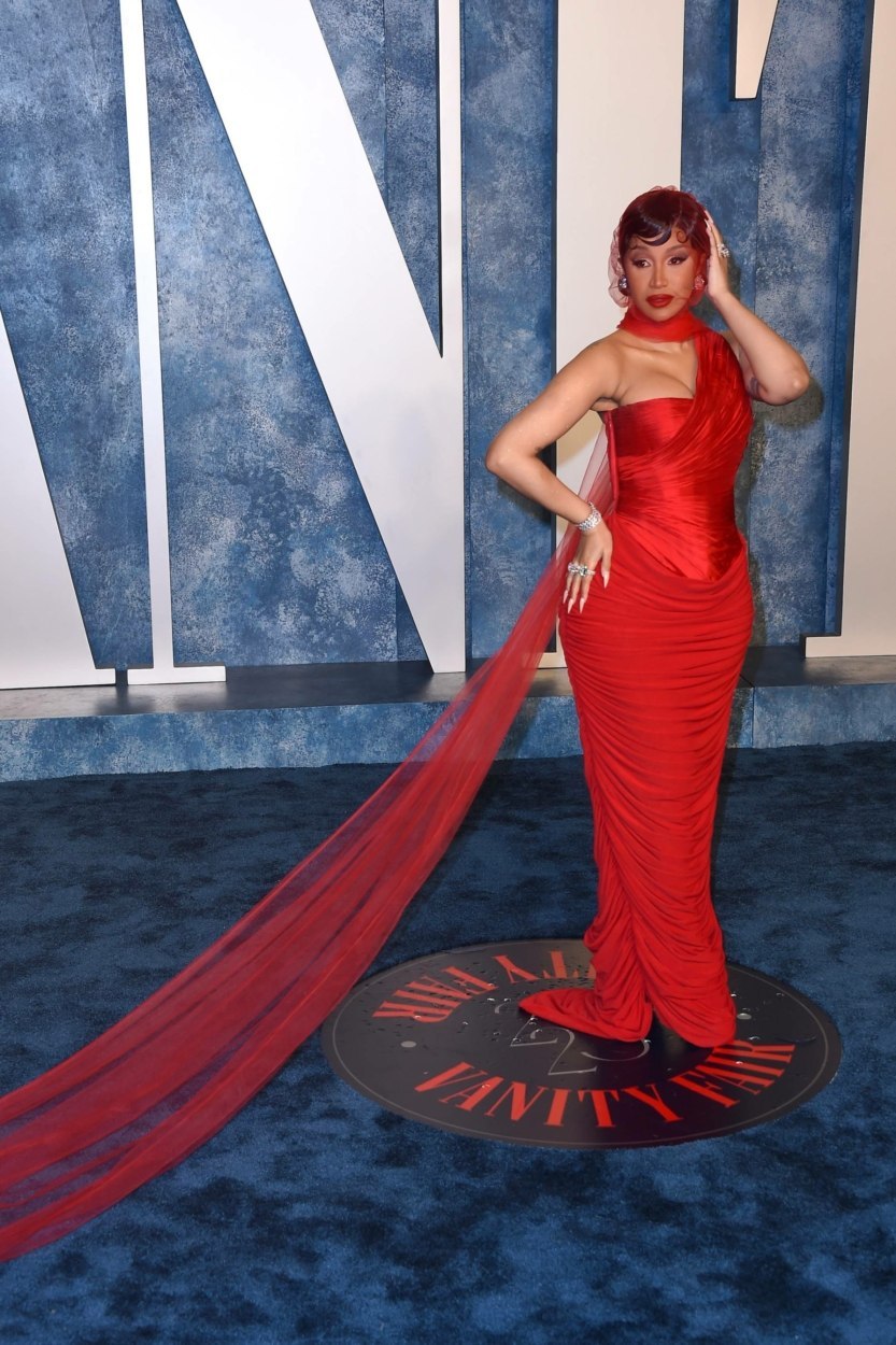 10 tenues inspirantes de stars pour porter la robe rouge en soirée