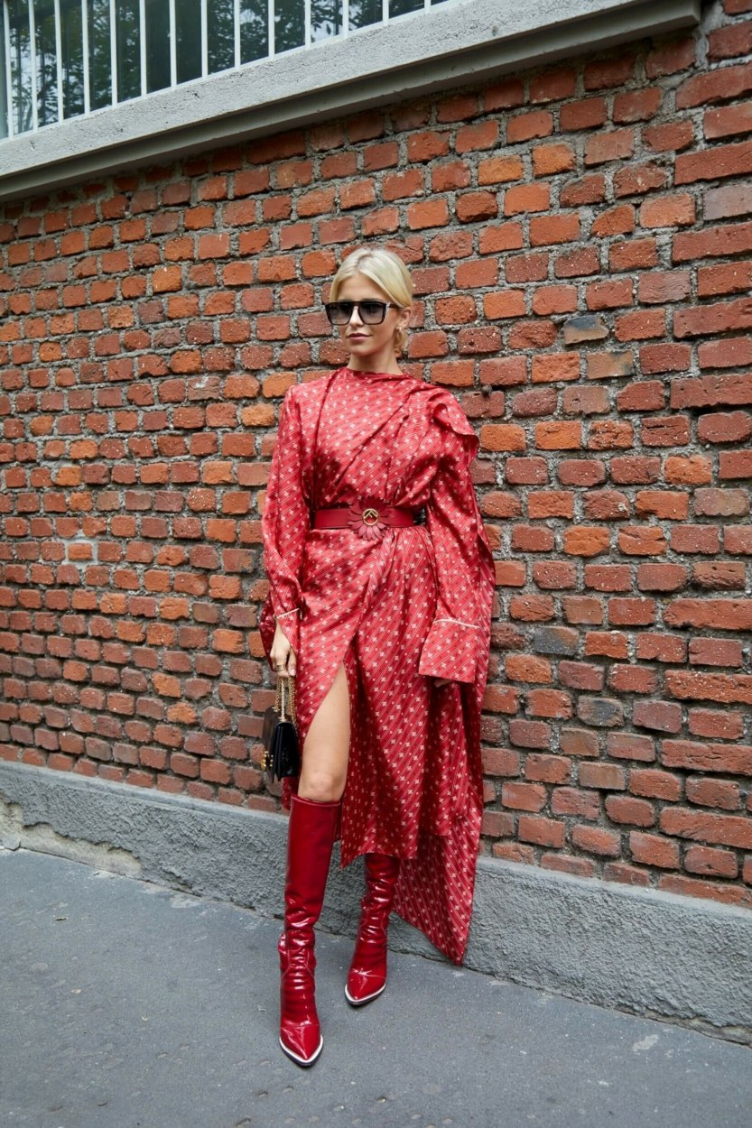 Robe midi &agrave; imprim&eacute; en satin : 10 id&eacute;es de tenues femme