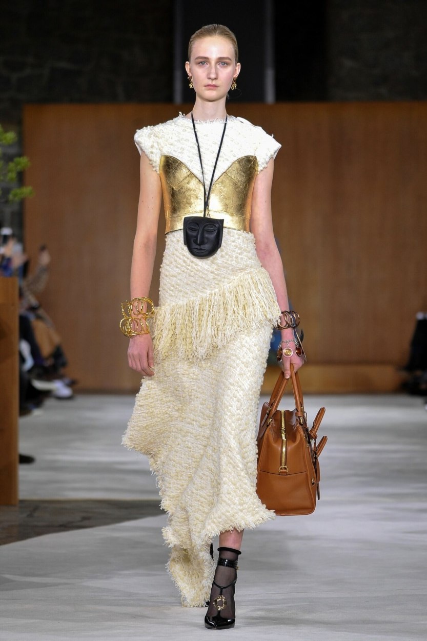 Looks de cr&eacute;ateurs&nbsp;: 4 tenues pour porter le corset avec chic