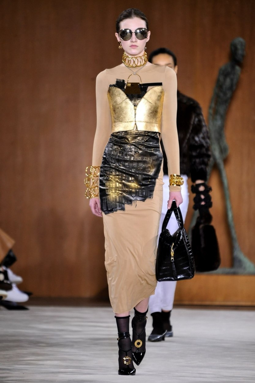 Looks de cr&eacute;ateurs&nbsp;: 4 tenues pour porter le corset avec chic