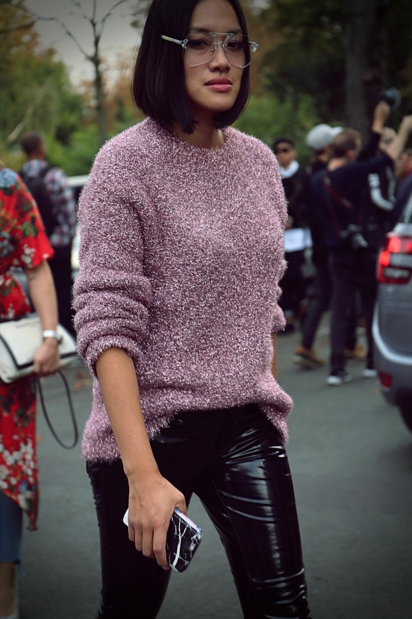 Comment porter le pull violet pour femme&nbsp;: 10 id&eacute;es de tenues