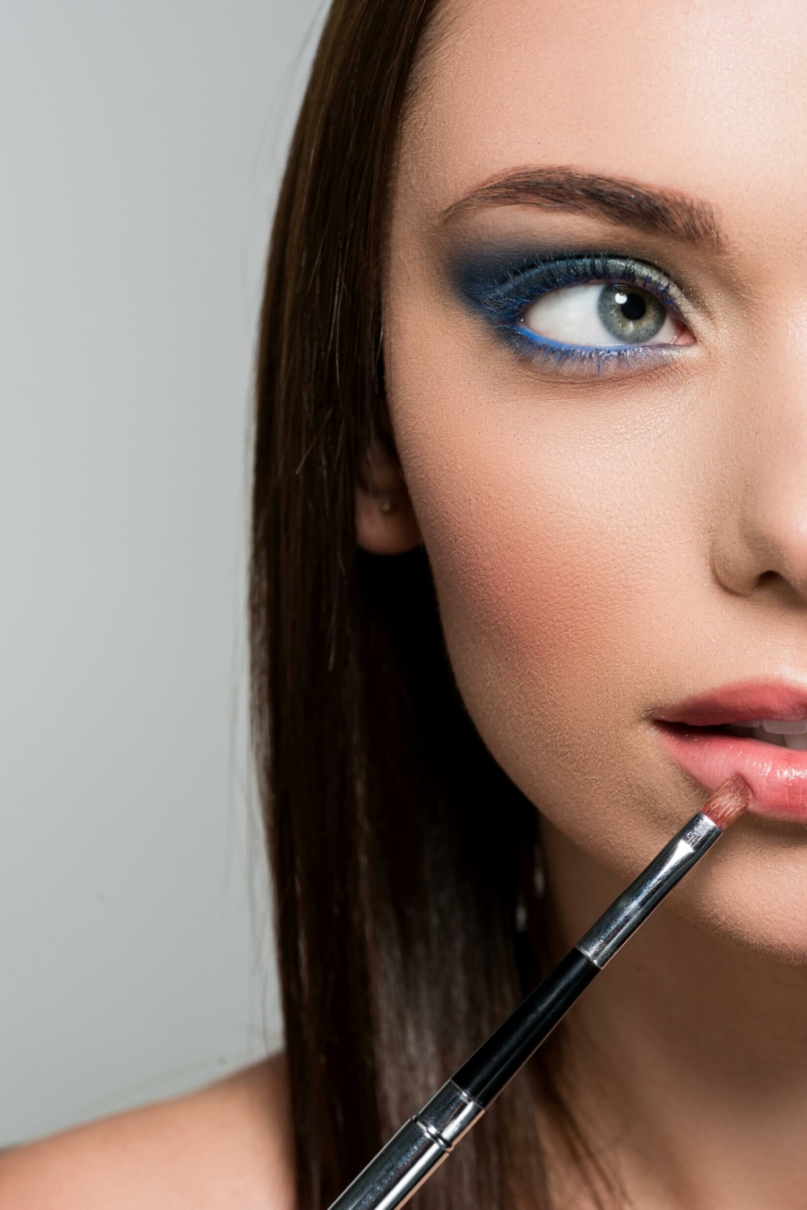 Maquillage couture&nbsp;: comment mettre son fard &agrave; paupi&egrave;res en aplat