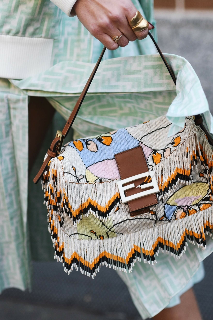 Sac Baguette de Fendi : &agrave; l&rsquo;origine d&rsquo;une tendance des ann&eacute;es 90