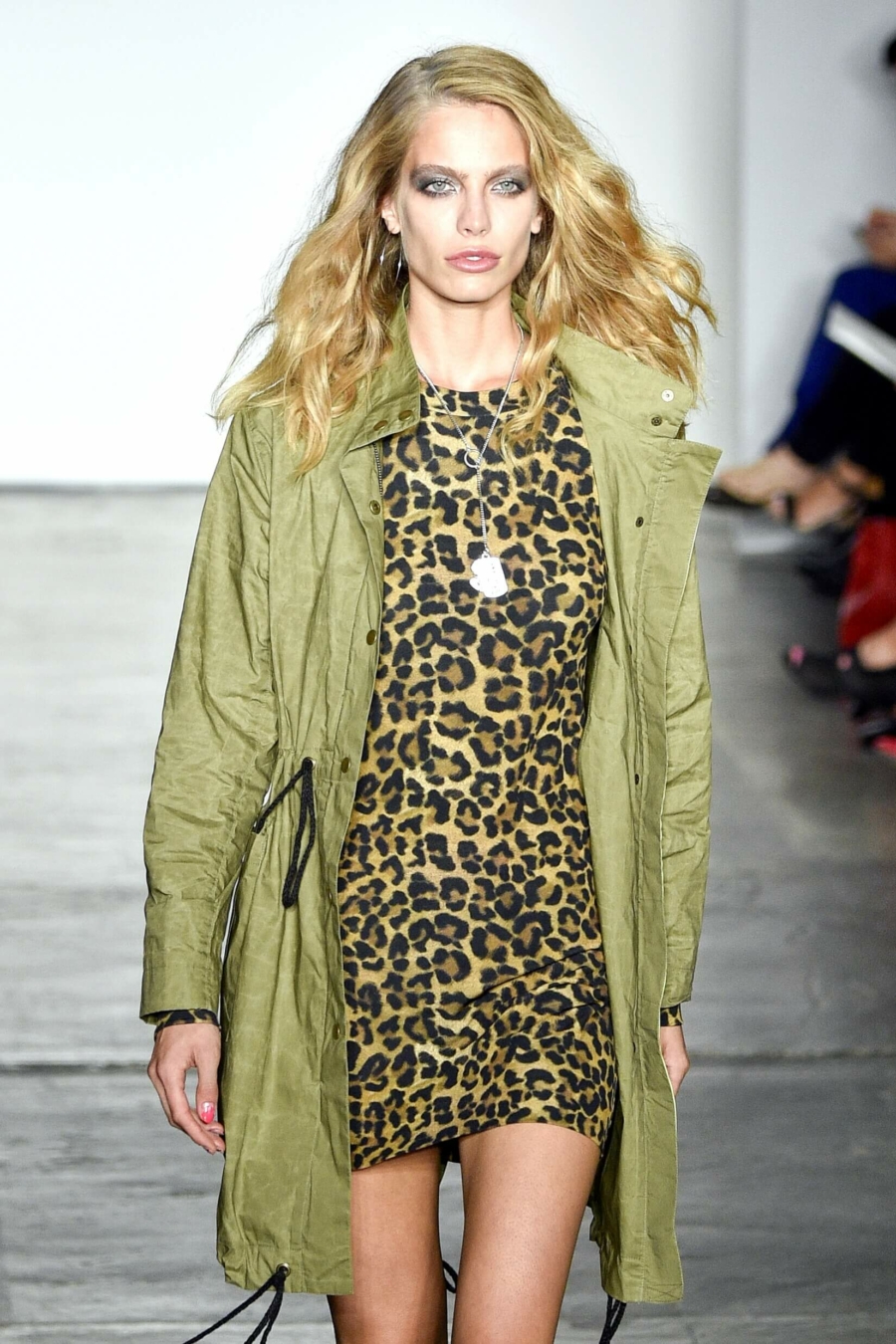 Robe l&eacute;opard pour femme&nbsp;: 4 id&eacute;es de tenues selon son style