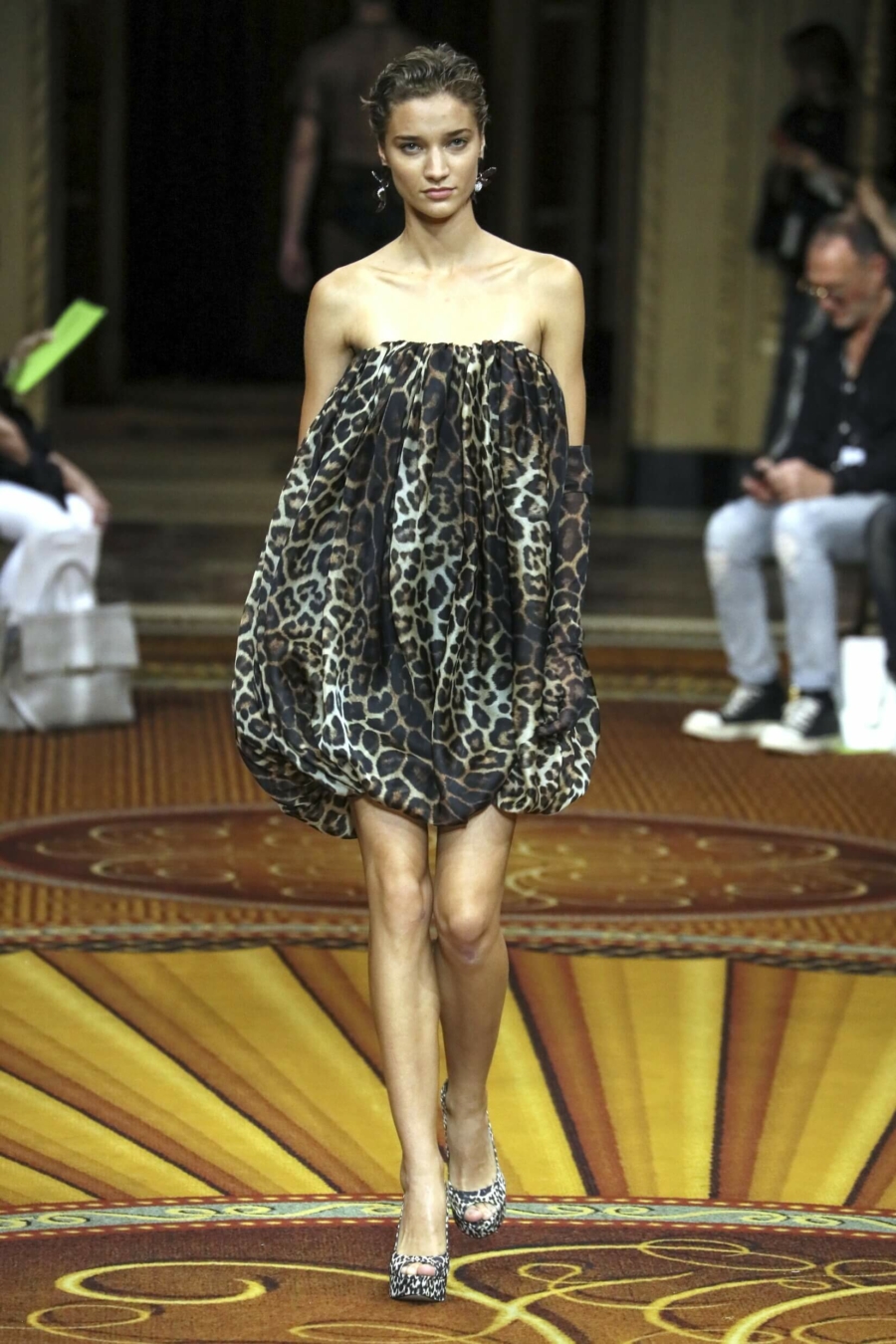 Robe l&eacute;opard pour femme&nbsp;: 4 id&eacute;es de tenues selon son style