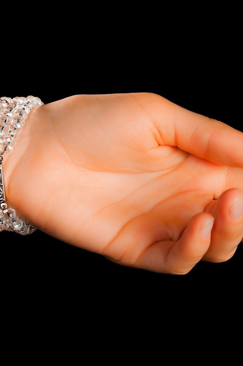 8 des pierres naturelles pr&eacute;f&eacute;r&eacute;es en lithoth&eacute;rapie sur un bijou