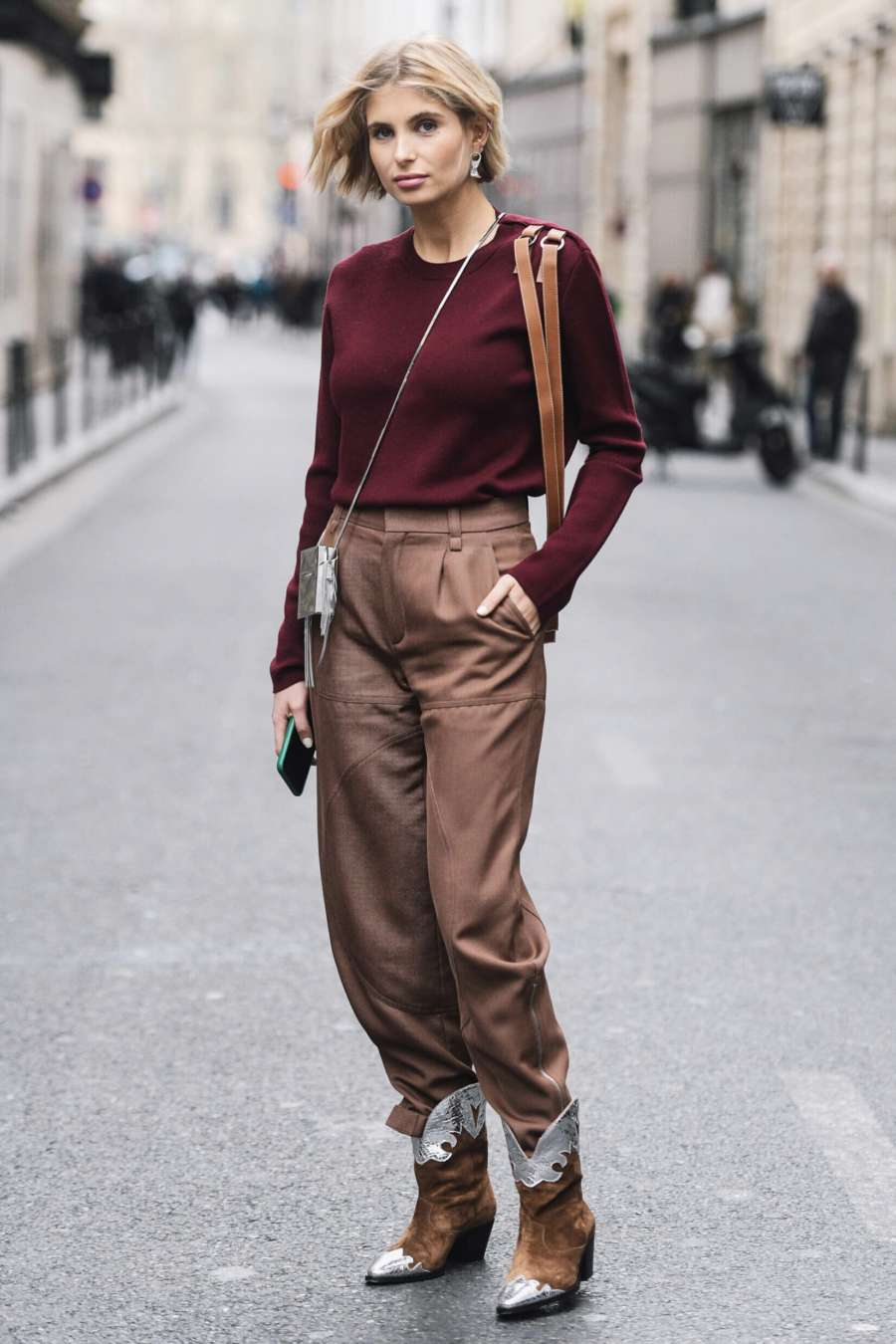 Street style &agrave; la Fashion Week de Paris Automne/Hiver 2019-2020 &copy; AGCreativeLab/Depositphotos