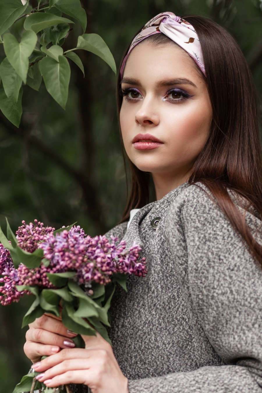 Foulard dans les cheveux&nbsp;: 6 id&eacute;es de coiffures simples pour femme