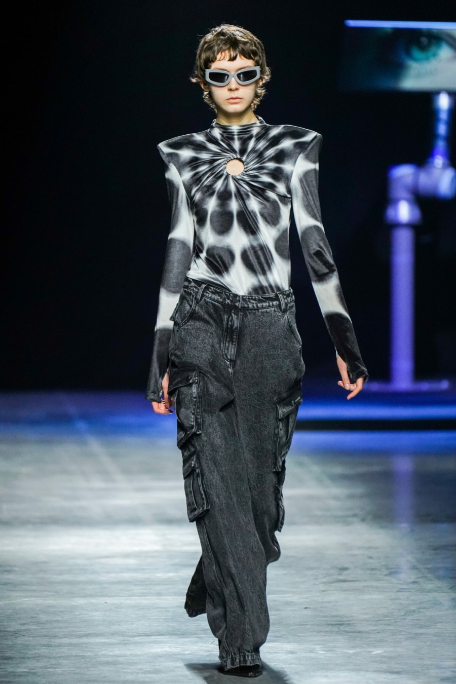 Mode ann&eacute;es 2000 : 6 pi&egrave;ces dans le style Y2K vues sur Paris Hilton