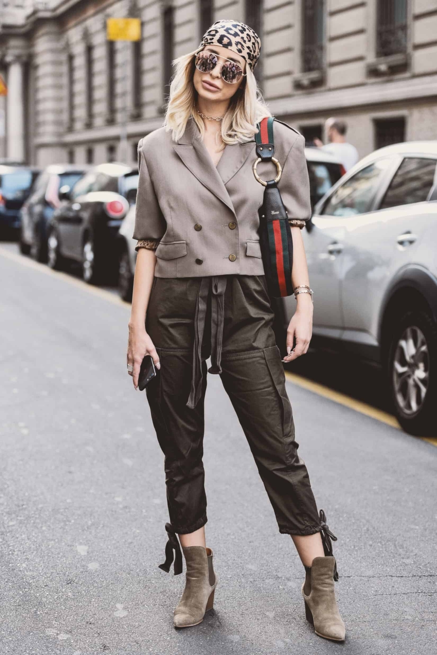 Treillis pour femme&nbsp;: comment adopter la tendance du pantalon cargo