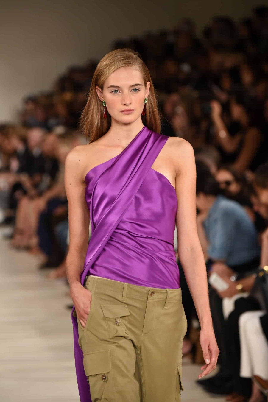 Treillis pour femme&nbsp;: comment adopter la tendance du pantalon cargo