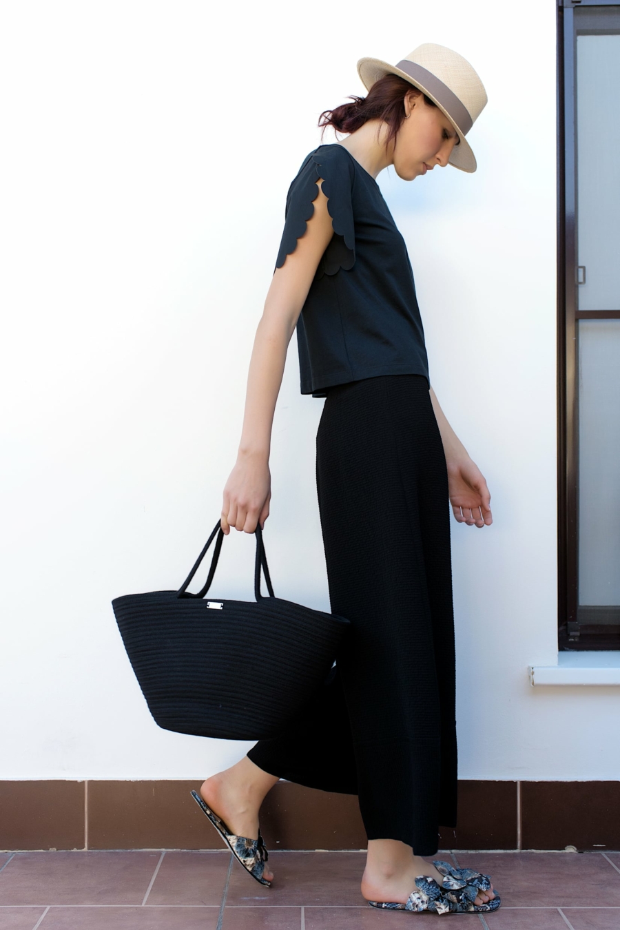 Tenue d&rsquo;&eacute;t&eacute;&nbsp;: peut-on porter des v&ecirc;tements noirs en &eacute;t&eacute; sans d&eacute;tonner