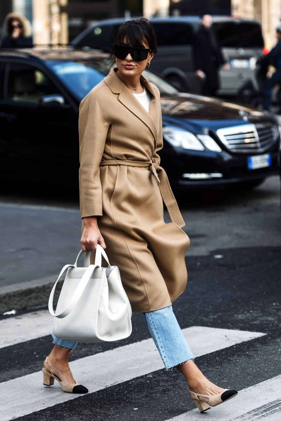 Casual chic : le combo jean et t-shirt en 10 tenues d&rsquo;influenceuses