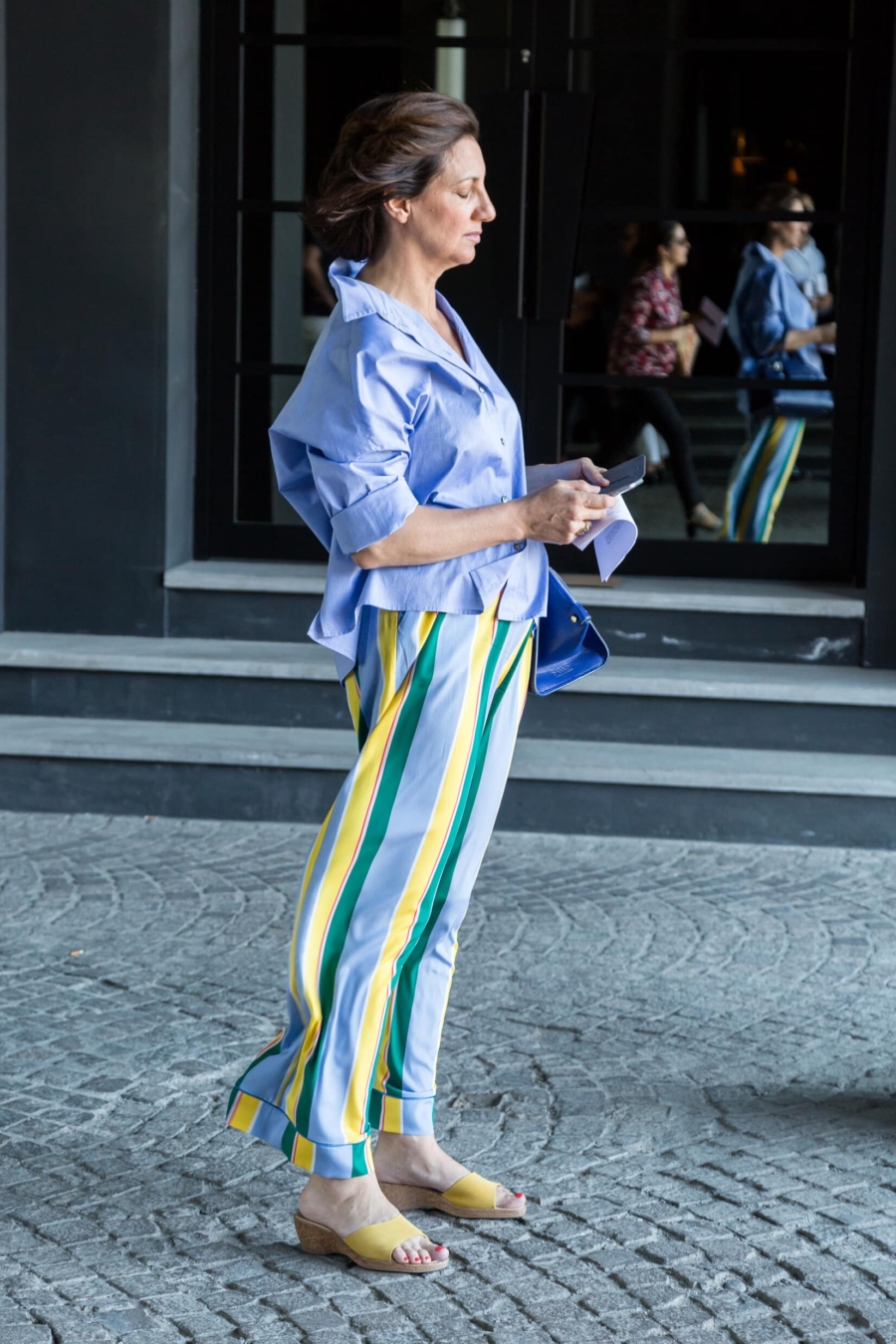 Comment faut-il porter la chemise bleu ciel pour épicer ses tenues