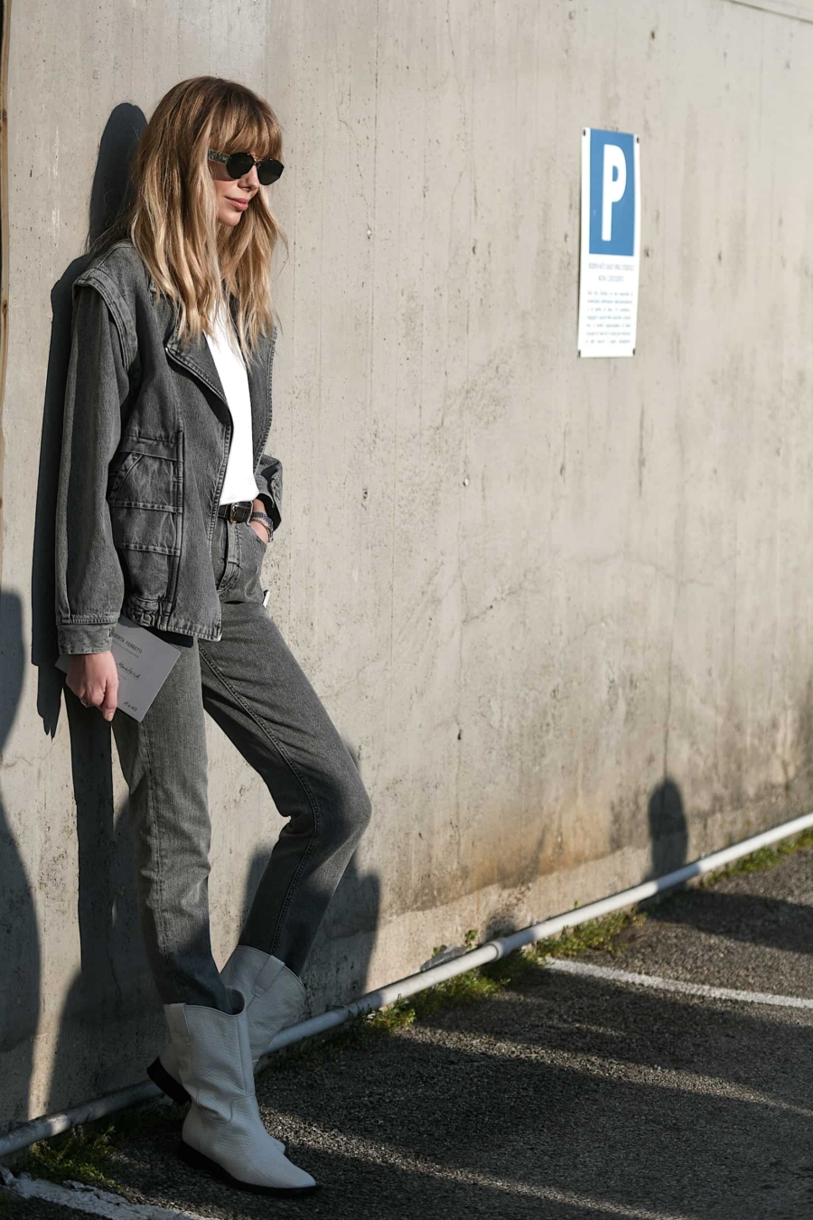 Casual chic : le combo jean et t-shirt en 10 tenues d&rsquo;influenceuses