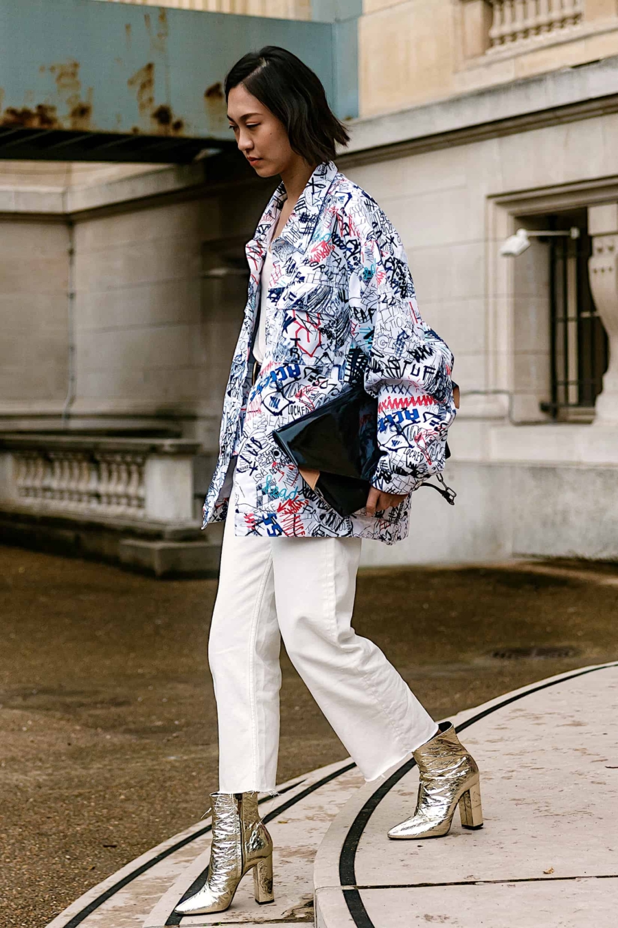 Casual chic : le combo jean et t-shirt en 10 tenues d&rsquo;influenceuses