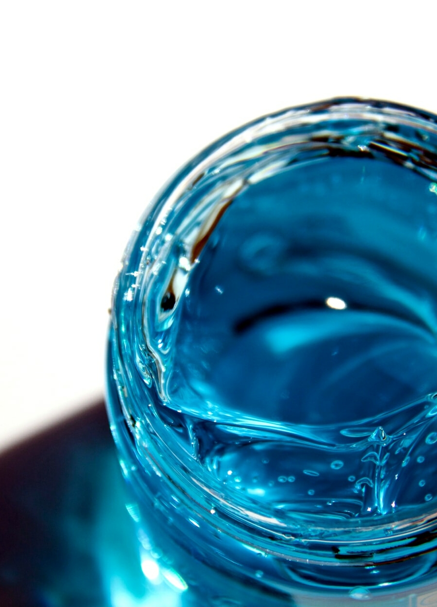 Cheveux boucl&eacute;s, fris&eacute;s et cr&eacute;pus : 4 produits capillaires de base