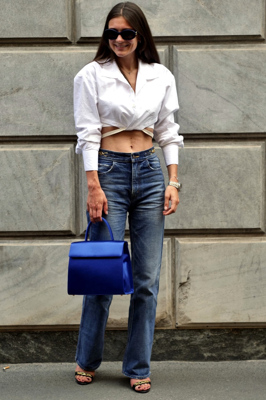 Un effet électrique : les tendances de robes bleu vif automne/hiver 2022-2023