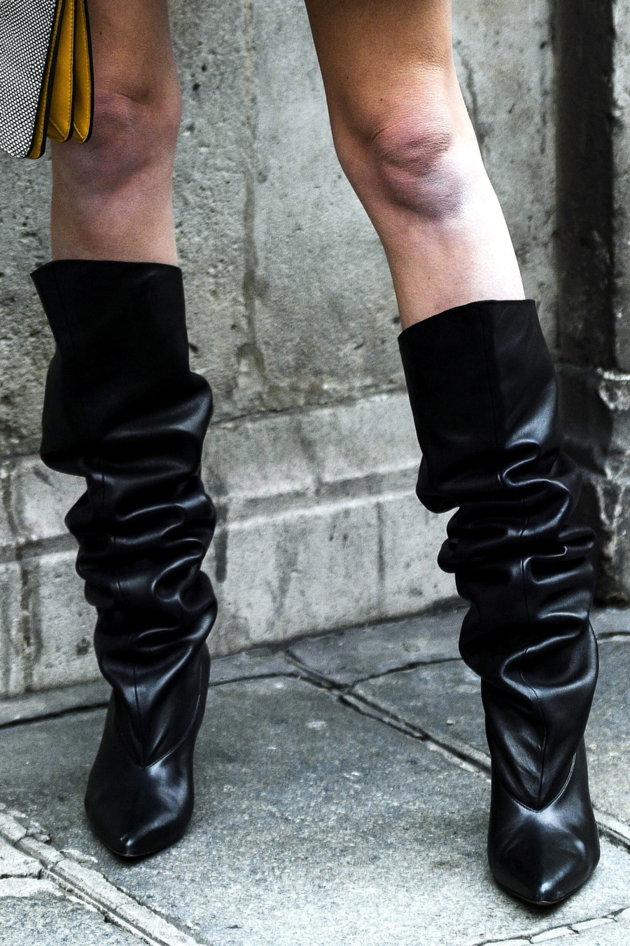 Comment porter les bottes plissées selon sa morphologie et son style