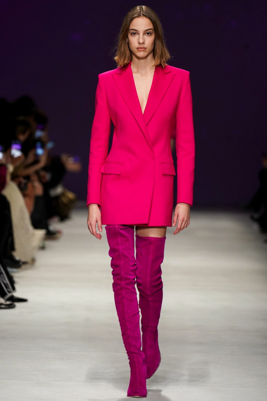 Défilé Genny Automne/Hiver 2022-2023 © fashionstock/Depositphotos