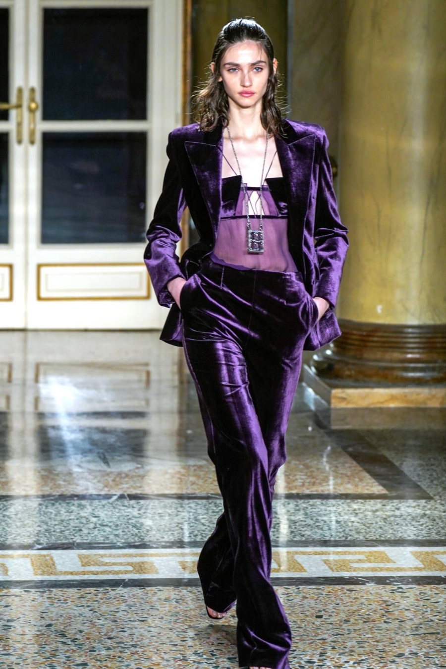 Défilé Ermanno Scervino Automne/Hiver 2022-2023 © fashionstock/Depositphotos