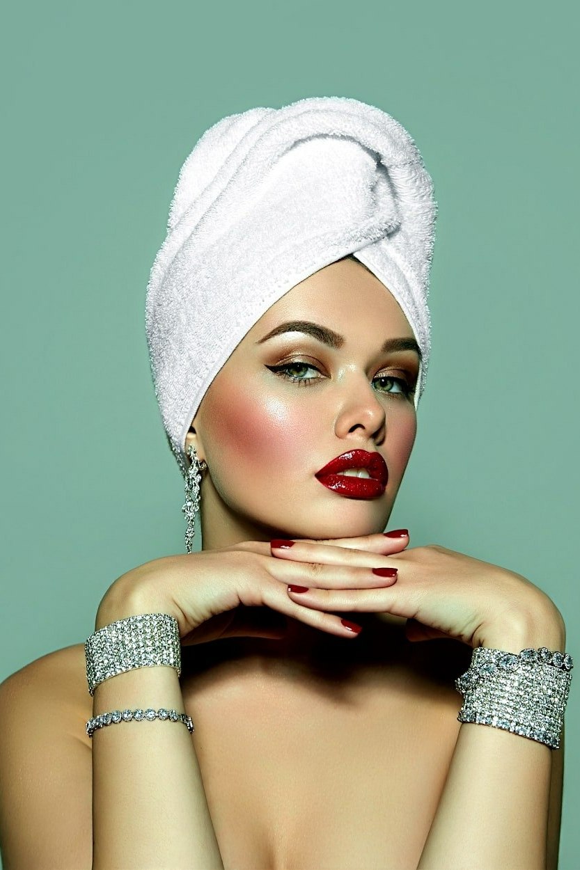 Stacking de bijoux : avec quels bracelets, colliers, bagues, etc.